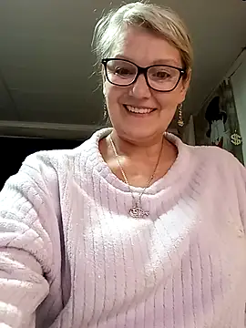 Snapshot of irinamaux chatting on 19, 4, 2026 irinamaux online show from 19, 4, 2026