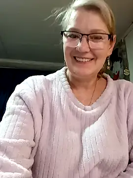 Snapshot of irinamaux chatting on 28, 4, 2026 irinamaux online show from 28, 4, 2026