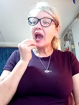 Snapshot of irinamaux chatting on 3, 5, 2026 irinamaux online show from 3, 5, 2026