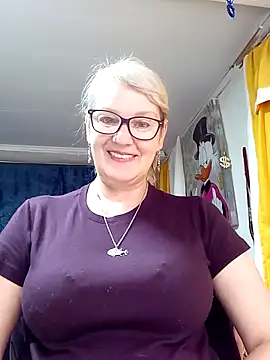 Snapshot of irinamaux chatting on 4, 5, 2026 irinamaux online show from 4, 5, 2026