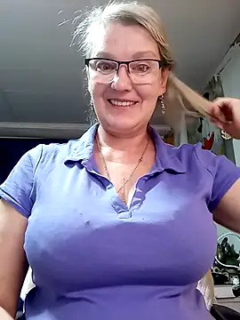 Snapshot of irinamaux chatting on 6, 5, 2026 irinamaux online show from 6, 5, 2026