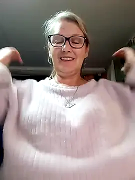 Snapshot of irinamaux chatting on 7, 5, 2026 irinamaux online show from 7, 5, 2026