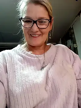 Snapshot of irinamaux chatting on 10, 5, 2026 irinamaux online show from 10, 5, 2026