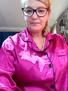 Snapshot of irinamaux chatting on 17, 5, 2026 irinamaux online show from 17, 5, 2026
