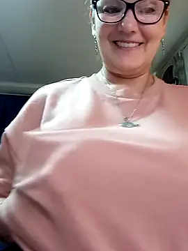 Snapshot of irinamaux chatting on 20, 5, 2026 irinamaux online show from 20, 5, 2026