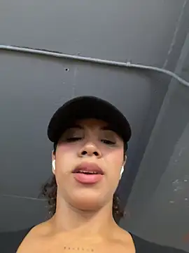 Brunettexio online show from 18, 12, 2025