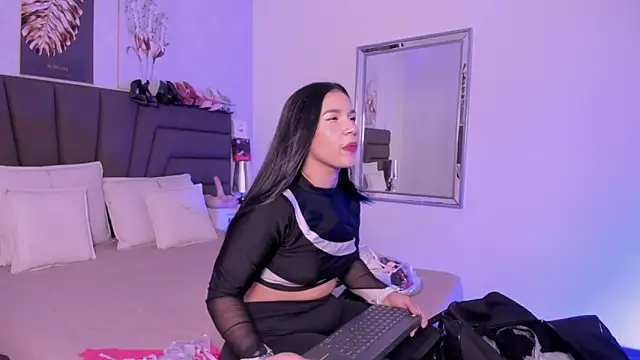 Sofi Perez  online show from 6, 3, 2026