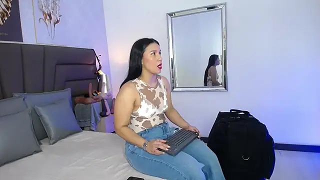 Snapshot of Sofi_Perez_ chatting on 7, 6, 2026 Sofi Perez online show from 7, 6, 2026