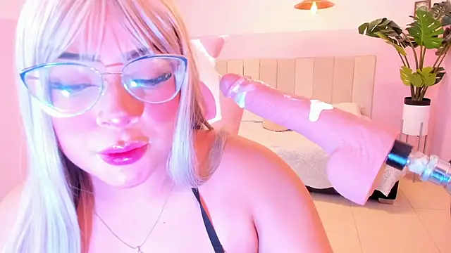 Red lady online show from 4, 3, 2025