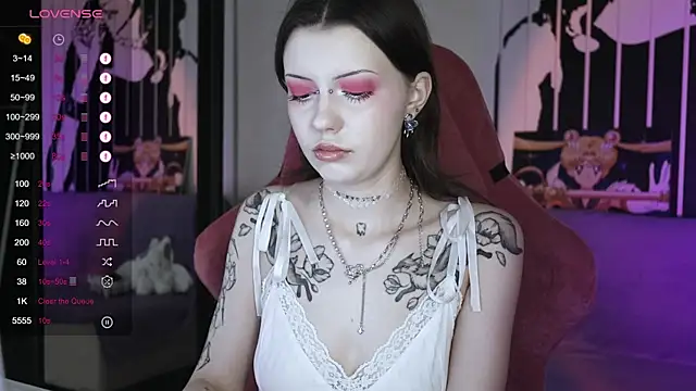 Snapshot of prettybones chatting on 2, 1, 2025 prettybones online show from 2, 1, 2025