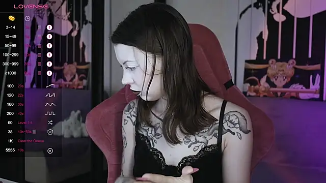 Snapshot of prettybones chatting on 3, 1, 2025 prettybones online show from 3, 1, 2025