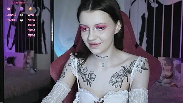 Snapshot of prettybones chatting on 8, 3, 2025 prettybones online show from 8, 3, 2025