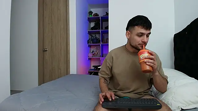 Snapshot of Aron-santoro chatting on 26, 2, 2026 Aron-santoro online show from 26, 2, 2026