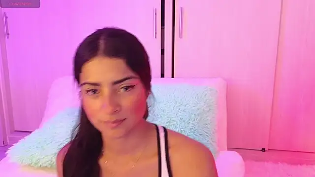 Snapshot of Yues050600 chatting on 8, 12, 2024 Yues050600 online show from 8, 12, 2024