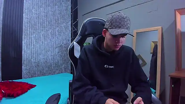 Mike 0233  online show from 8, 3, 2025