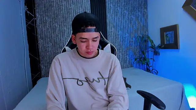 Mike 0233  online show from 8, 10, 2025