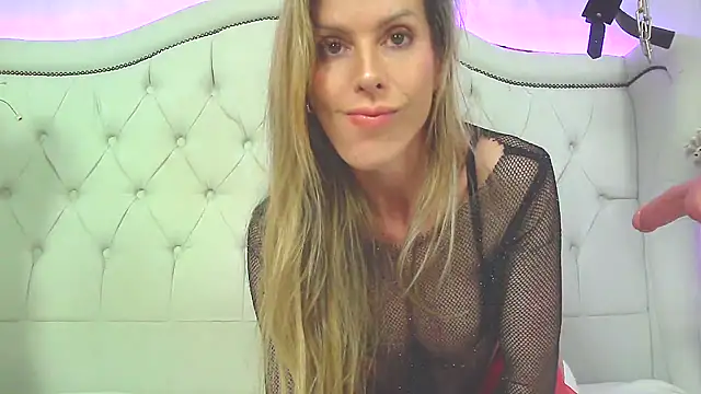 carolinesampaio online show from 9, 11, 2025