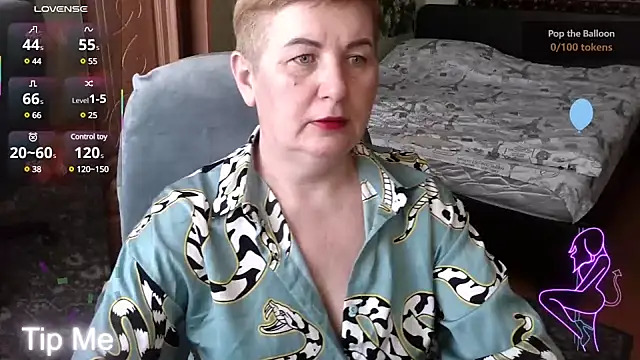 NicoleOlla online show from 5, 3, 2025