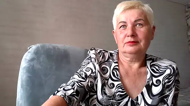 NicoleOlla online show from 9, 9, 2025