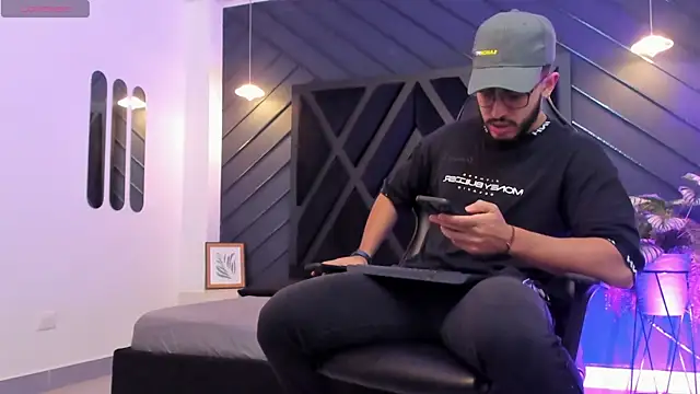 Liam Kleiin online show from 4, 10, 2025