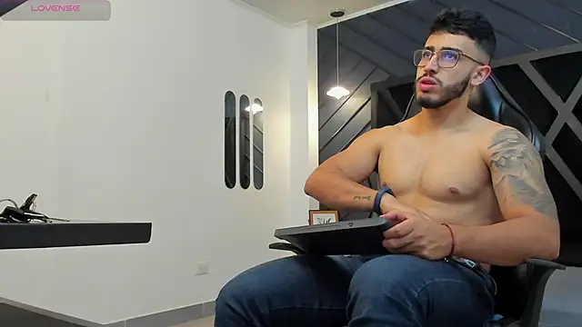 Liam Kleiin online show from 8, 11, 2025