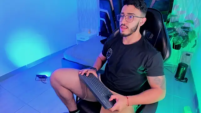 Liam Kleiin online show from 4, 12, 2025