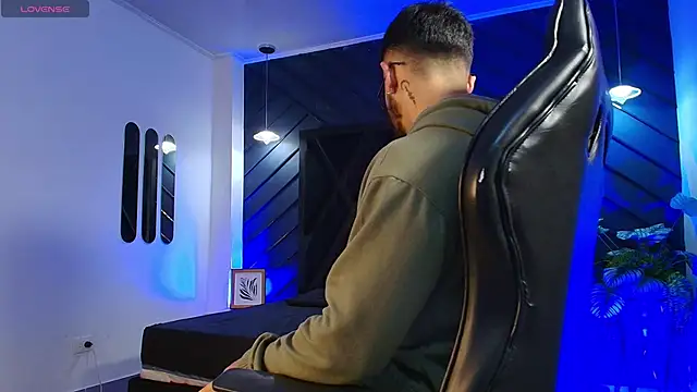 Liam Kleiin online show from 7, 4, 2026