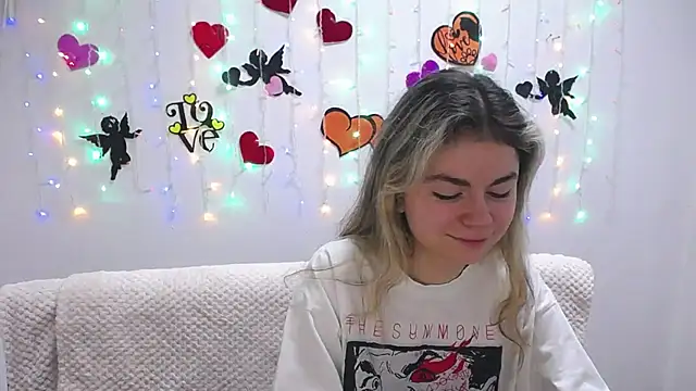 TinaRedly online show from 1, 2, 2025