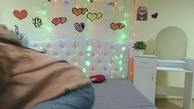 TinaRedly online show from 24, 2, 2025