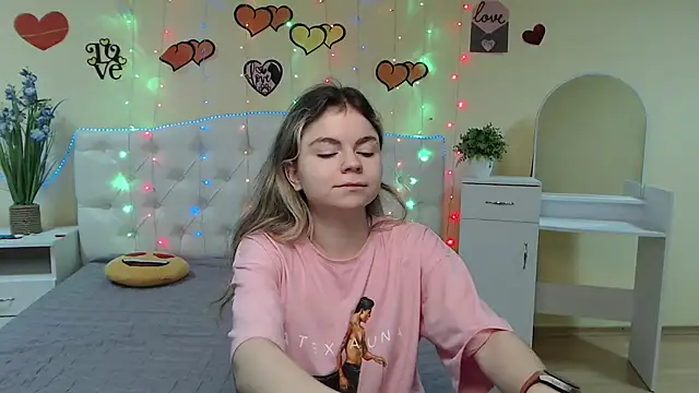 TinaRedly online show from 8, 3, 2025