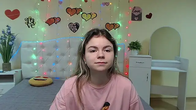 TinaRedly online show from 8, 3, 2025