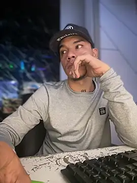 Snapshot of Osiiriis chatting on 24, 2, 2025 Osiiriis online show from 24, 2, 2025