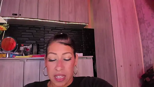 LaureenHills online show from 13, 11, 2025