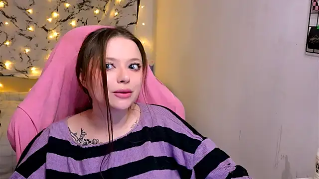 Snapshot of me__hanna chatting on 12, 2, 2025 me hanna online show from 12, 2, 2025