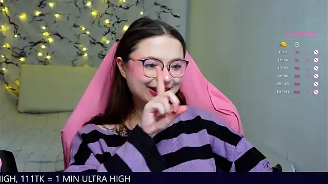 Snapshot of me__hanna chatting on 3, 3, 2025 me hanna online show from 3, 3, 2025