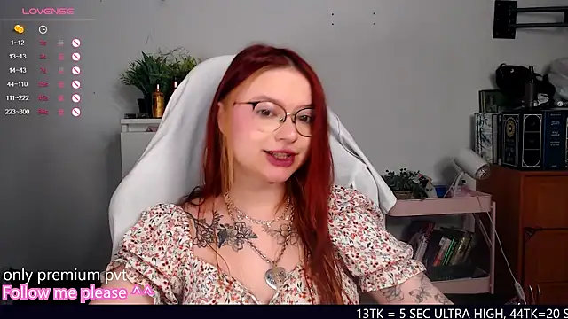 Snapshot of me__hanna chatting on 6, 10, 2025 me hanna online show from 6, 10, 2025