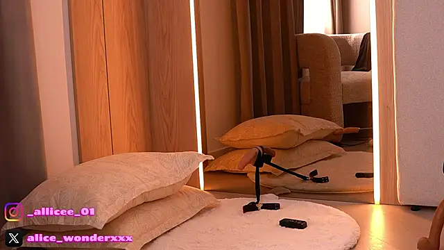 VanessaSimon online show from 11, 4, 2026