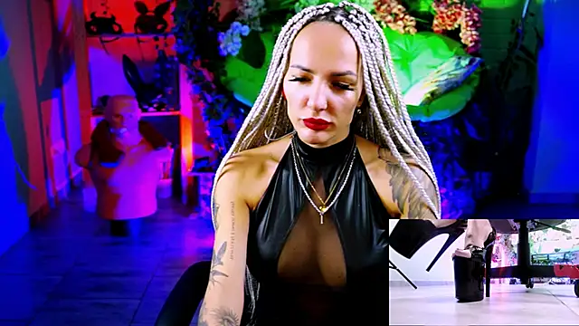 MonicaMaxwel online show from 5, 10, 2025