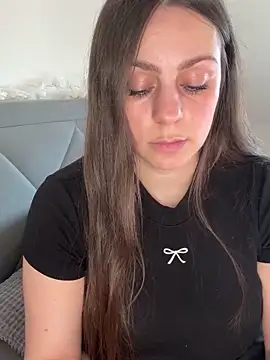 Snapshot of Loella-Rose chatting on 21, 12, 2025 Loella-Rose online show from 21, 12, 2025