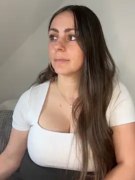 Loella-Rose online show from 9, 6, 2026