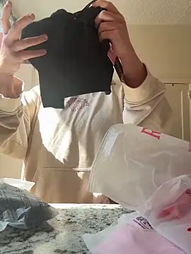 quinnmariexo online show from 6, 4, 2026