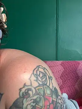 quinnmariexo online show from 17, 4, 2026