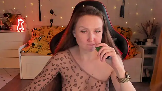 desperatehousewife   online show from 14, 9, 2025