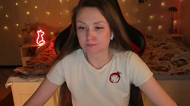 desperatehousewife   online show from 6, 4, 2026