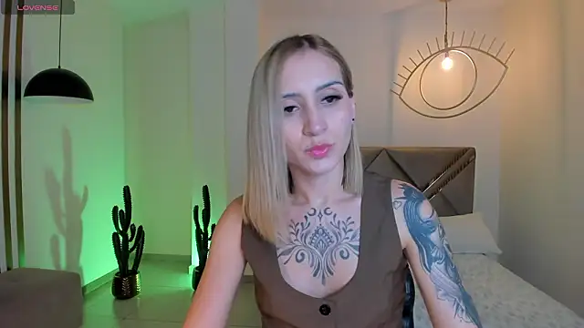 Snapshot of MollySundersX chatting on 3, 2, 2026 MollySundersX online show from 3, 2, 2026