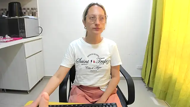 Adele johnsonn1 online show from 17, 2, 2025