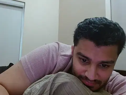 Snapshot of robintoit chatting on 2, 2, 2026 robintoit online show from 2, 2, 2026