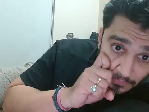 Snapshot of robintoit chatting on 9, 6, 2026 robintoit online show from 9, 6, 2026