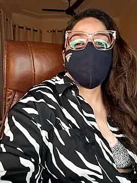 Snapshot of SEXY-Sardarni chatting on 9, 7, 2026 SEXY-Sardarni online show from 9, 7, 2026