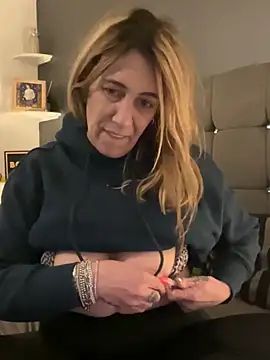 blondebitch2 online show from 31, 1, 2025